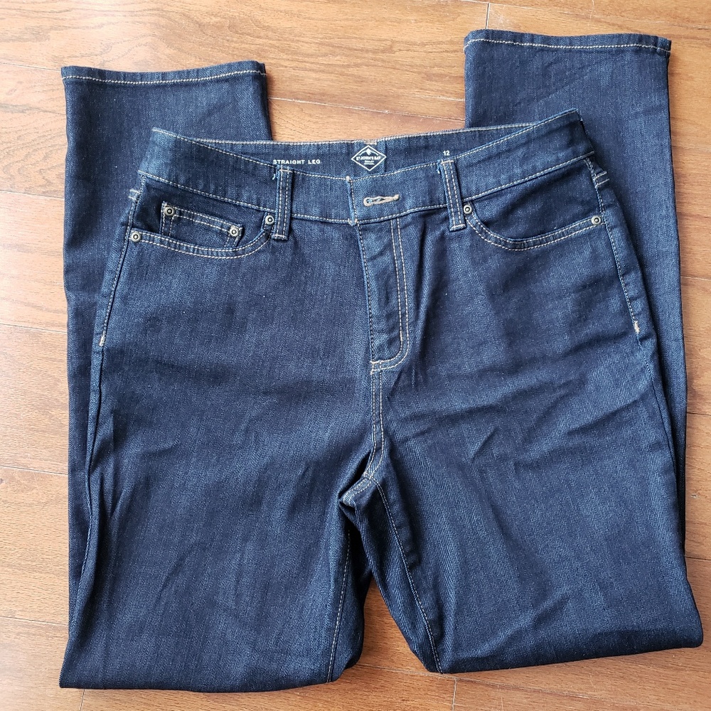 Dark jeans with stretch